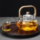 Γυάλινη τσαγιέρα με ξύλινη λαβή και blooming tea σε δίσκο